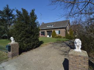 Cosy holiday home with pet-friendly garden - Elsendorp - 2