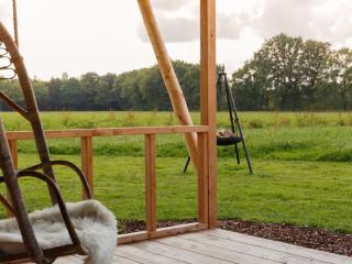 Luxury Lodge in Reesprong with Garden Fire Pit - 8