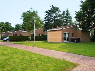 Chalet near Prinses Margriet Canal - 4