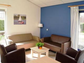 Chalet near Prinses Margriet Canal - 9