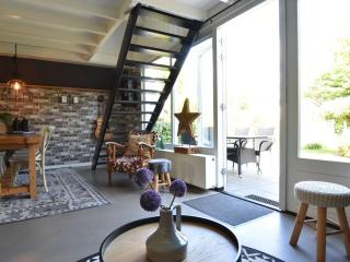 Balmy Holiday Home in Tuitjenhorn with Fenced Garden - Tuitjenhorn - 3