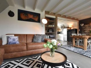 Balmy Holiday Home in Tuitjenhorn with Fenced Garden - Tuitjenhorn - 8