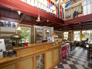 Chalet in a holiday park by Wadden Sea - Hippolytushoef - 4
