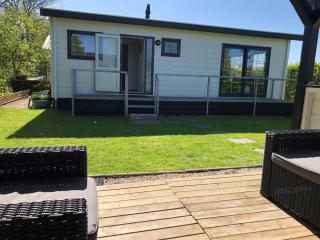 Chalet in a holiday park by Wadden Sea - Hippolytushoef - 5