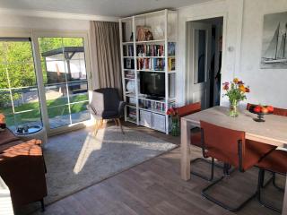 Chalet in a holiday park by Wadden Sea - Hippolytushoef - 3