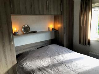 Chalet in a holiday park by Wadden Sea - Hippolytushoef - 2