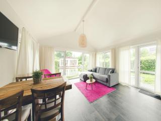 Beautiful chalet in a holiday park by a pond - Rijssen - 6