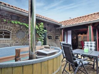 Cozy holiday home with a hot tub - Musselkanaal - 9