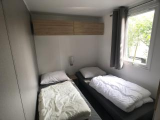 Chalet in Groningen with Spacious Veranda - 3