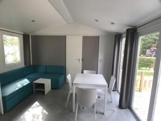 Chalet in Groningen with Spacious Veranda - 9