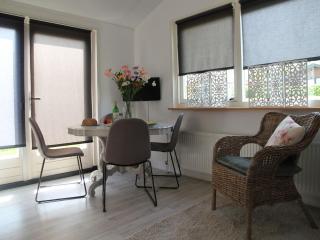 Comfortable bungalow near the beach - Warmenhuizen - 1