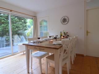 Attractive bungalow with sauna and hot tub - Voorthuizen - 8