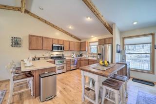 2 Mi to Beech Mtn Family Retreat with Fire Pit - Beech Mountain - 5