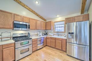 2 Mi to Beech Mtn Family Retreat with Fire Pit - Beech Mountain - 4