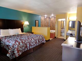 Days Inn by Wyndham Conway - 5