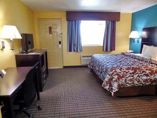 Days Inn by Wyndham Conway - 4