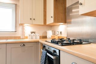 Kinship Lodge with Hot Tub - York - 3