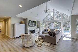 Hardwood floors granite private pool K Q double Bikes & Beach Gear included - 1