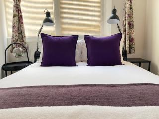 Central Located Two Bedroom Suite - Bristol - 7