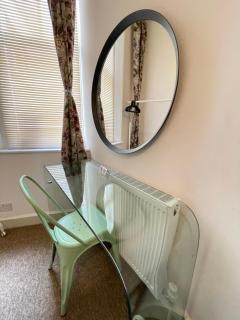 Central Located Two Bedroom Suite - Bristol - 2