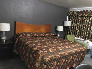 Budget Inn & Suites - 1