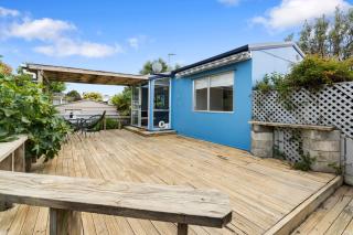 The Wee Blue Bach - Waikanae Beach Holiday Home - 0