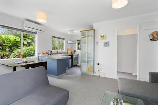 The Wee Blue Bach - Waikanae Beach Holiday Home - 9