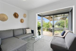 The Wee Blue Bach - Waikanae Beach Holiday Home - 3