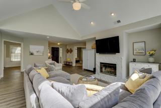 Hardwood floors granite private pool K Q double Bikes & Beach Gear included - 3