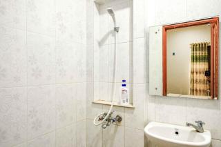 Rudi Rooms near Stasiun Cikarang Mitra RedDoorz - Jakarta - 2