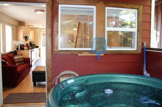 Cozy 2 Bedroom Waterfront Cottage With Hot Tub! - Ucluelet - 7