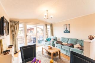 La-Serenite Lodge With Hot Tub - 5