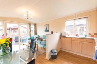 La-Serenite Lodge With Hot Tub - 6