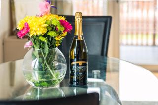 La-Serenite Lodge With Hot Tub - 1