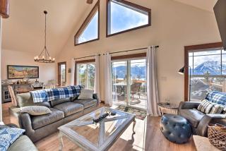 Gorgeous Twin Lakes Home with Deck Overlooking Mtns! - 8
