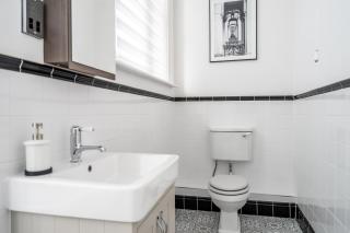 5 Rowntree House - 5