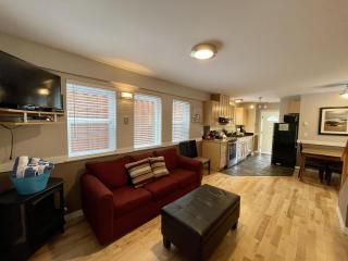 Cozy 2 Bedroom Waterfront Cottage With Hot Tub! - Ucluelet - 4
