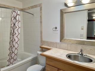 Cozy 2 Bedroom Waterfront Cottage With Hot Tub! - Ucluelet - 2