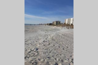 Wave Resort, Studio A2, Beach steps away!Pool+WiFi - 9