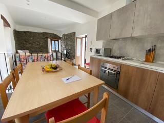 Independent Stone House with Lake View - Musso - 1