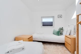 Charming 3 Bedroom House garden & parking - next to CS Lewis Nature Reserve - Oxford - 5