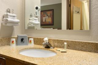 Super 8 by Wyndham Madison South - 1
