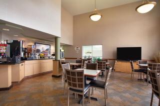 Super 8 by Wyndham Madison South - 8