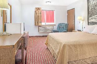 Super 8 by Wyndham Nebraska City - 3
