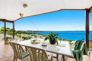 Spectacular Lake and Ocean View Holiday Home - Lake Heights - 0