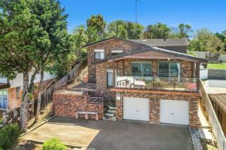 Spectacular Lake and Ocean View Holiday Home - Lake Heights - 6