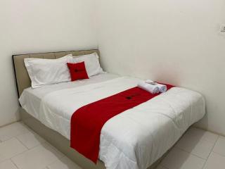 RedDoorz Plus @ Puncak Mas Cottage - Lampung - 1