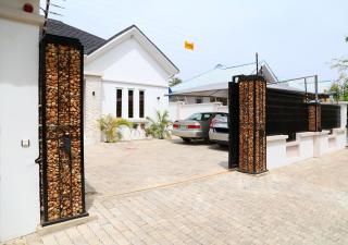 Rhodabode Apartments. A Luxury 3 bedroom bungalow. - 1