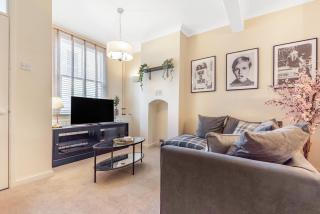 Chester City Centre Cottage, Sleeps 6 with FREE Parking - 8