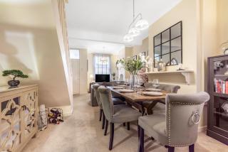 Chester City Centre Cottage, Sleeps 6 with FREE Parking - 6